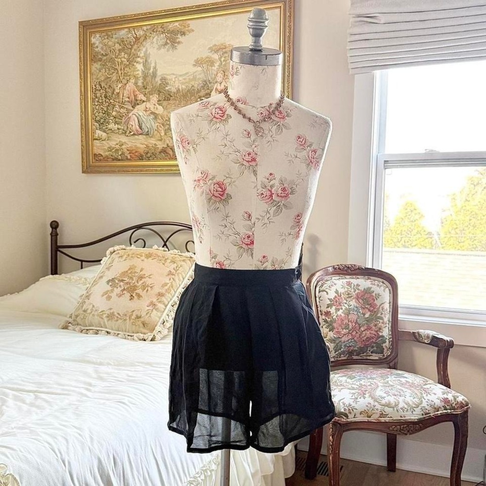 silk black shorts  90s adrienne vittadini 100% silk size 2